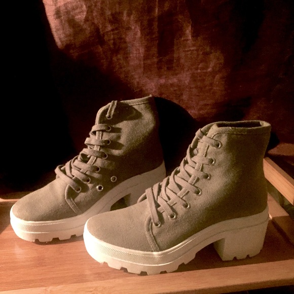 Gray canvas platform lace up chunky sneakers boots - Picture 6 of 7